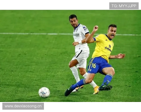 瓦伦西亚保级形势趋于严峻,多场关键失利导致积分压力逐步增加 瓦伦西亚保级形势趋于严峻,多场关键失利导致积分压力逐步增加