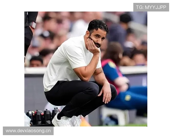 曼联战术混乱与内部矛盾显现,豪门根基稳定性面临考验 曼联战术混乱与内部矛盾显现,豪门根基稳定性面临考验