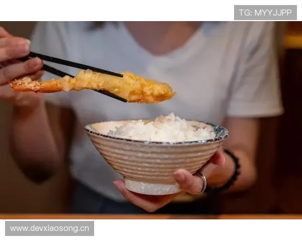 杨千霖家的冰箱里居然塞满了蛋白粉，连饮料都得扫码看成分表