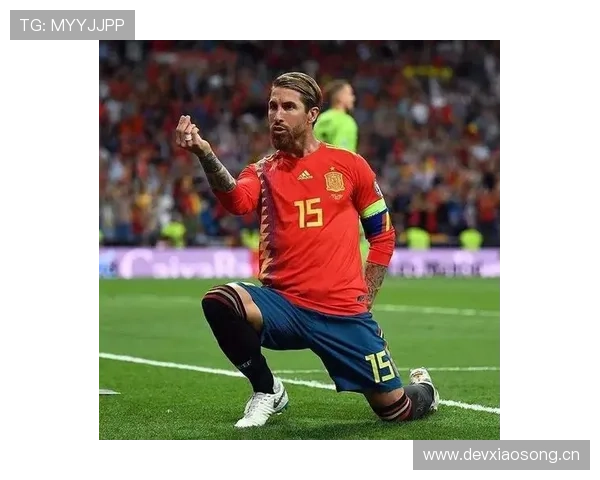 拉莫斯下了场球还穿得跟去夜店似的，啥场合都能炸街嘴角还带飙的笑容！